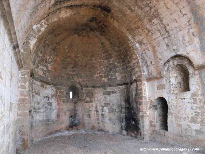 INTERIOR, TRAS SU DESESCOMBRO